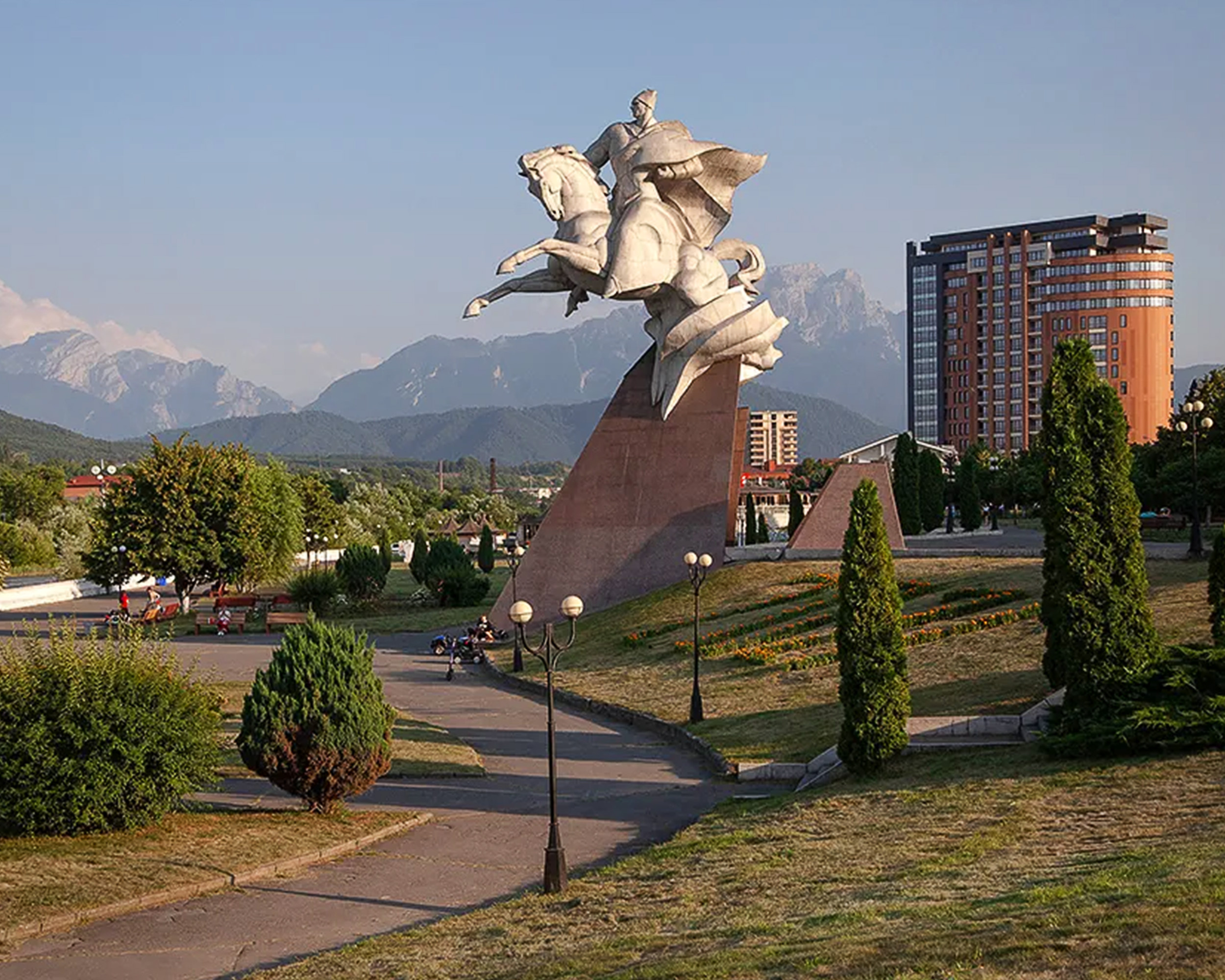 Памятник генералу Плиеву